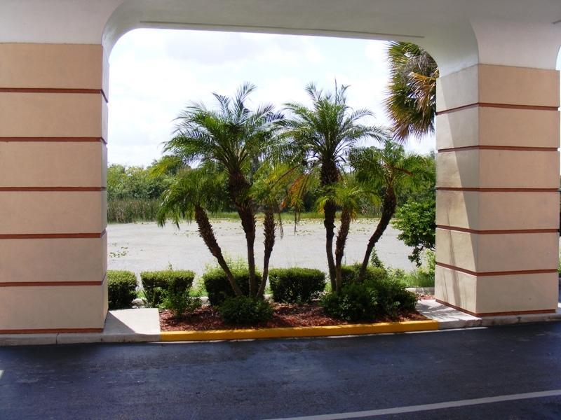 Baymont Inn & Suites Orlando/Universal Area Exterior foto